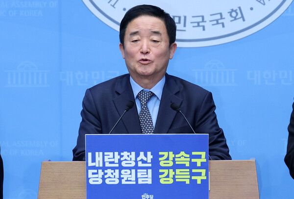 강득구 더불어민주당 의원은 16일 라디오 인터뷰에서 특검의 종합점수를 51점으로 평가하며 