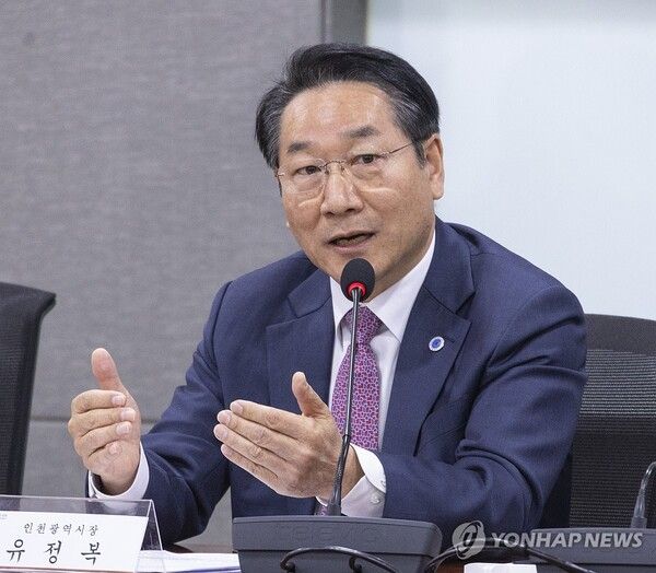 유정복 인천광역시장이 국민의힘 재선의원 공부 모임인 '대안과 책임'이 16일 국회 의원회관에서 개최한 '지방선거 D-6개월 어떻게 해야 승리할 수 있나?' 토론회에서 발제를 하고 있다. [사진=연합뉴스]