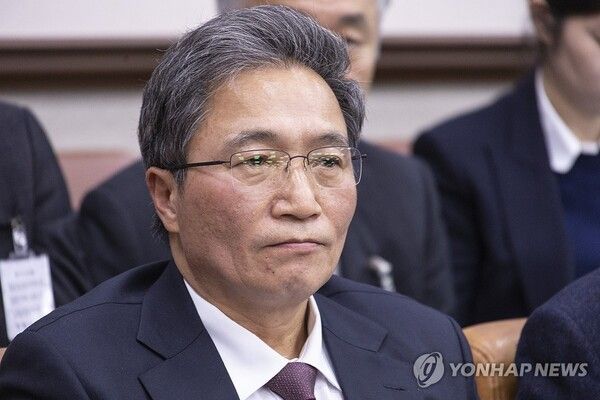 이학재 인천공항공사 사장이 17일 국회 국토교통위원회 전체 회의에 출석해 자리에 앉아 있다 [사진=연합뉴스]