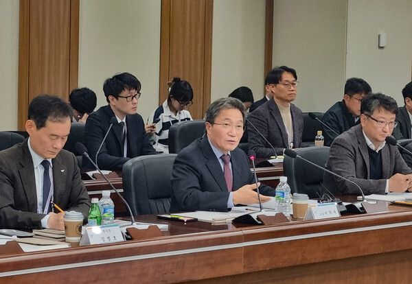 &nbsp;이학재&nbsp;인천국제공항공사 사장이 16일 인천국제공항공사 회의실에서 열린 기자간담회에서 발언하고 있다. [사진=인천국제공항공사 제공]