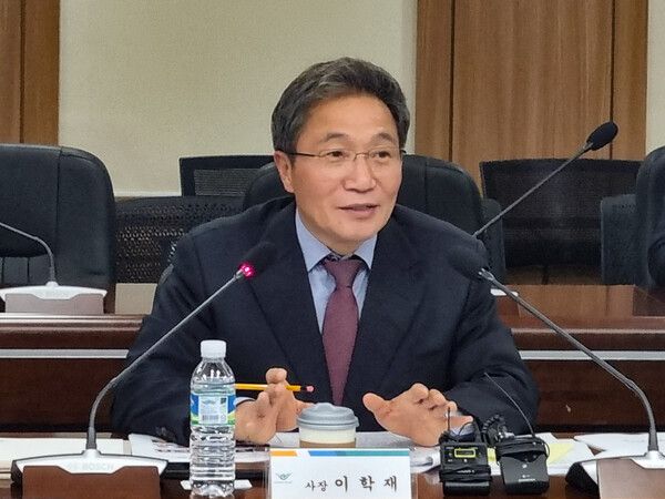 이학재&nbsp;인천국제공항공사 사장이 16일 인천국제공항공사 회의실에서 열린 기자간담회에서 발언하고 있다. [사진=인천국제공항공사 제공]