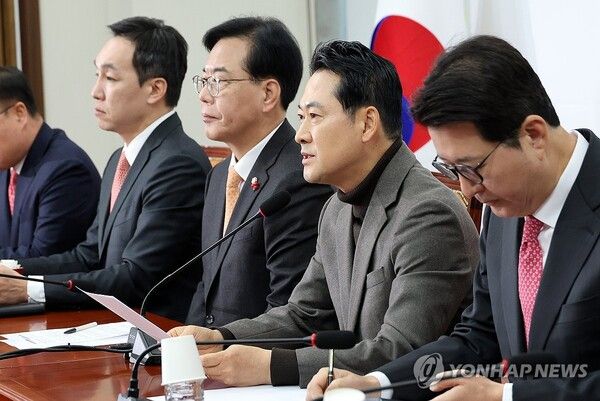 국민의힘&nbsp;장동혁&nbsp;대표가 18일 국회에서 열린 최고위원회의에서 모두발언을 하고 있다. [사진=연합뉴스]