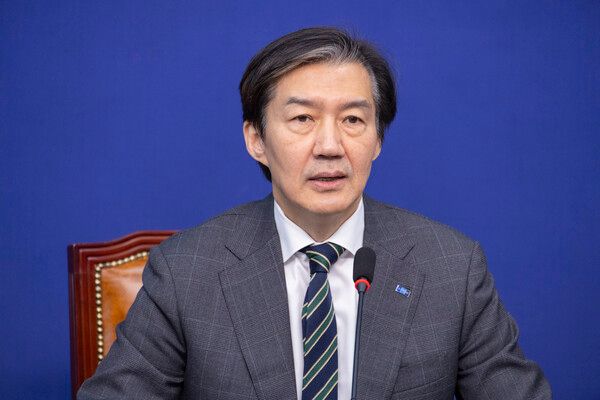 조국혁신당&nbsp;조국&nbsp;대표가 18일 국회에서 열린 최고위원회의에서 특정 정당들의 지역 독점에 대한 비판 발언을 하고 있다. [사진=연합뉴스]