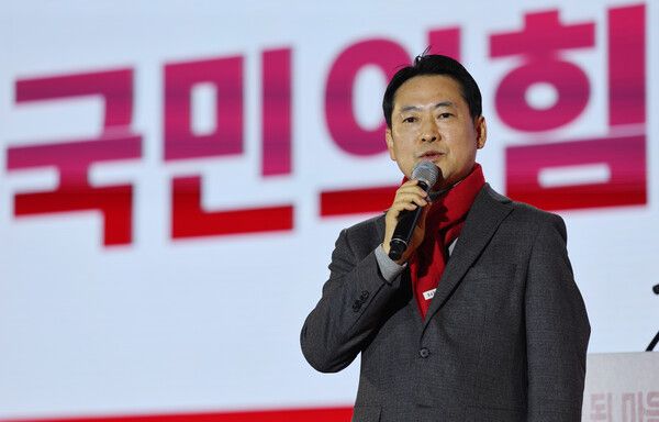 국민의힘&nbsp;장동혁&nbsp;대표가 19일 청주 오스코에서 열린 충북도당 당원 교육 행사에 참석해 축사하고 있다. [사진=연합뉴스]