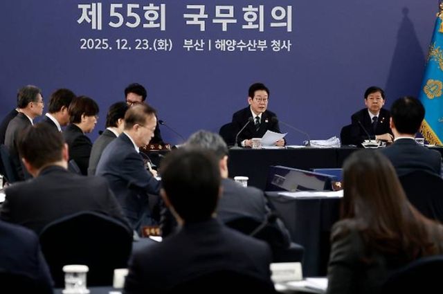 이재명 대통령은 23일 부산 해양수산부에서 첫 지방 국무회의를 주재했다. [사진=연합뉴스]