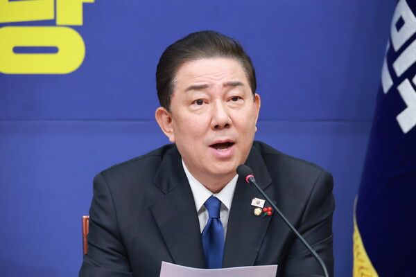 &nbsp;더불어민주당&nbsp;김병기&nbsp;원내대표가 24일 국회에서 열린 최고위원회의에 참석해 발언하고 있다. [사진=연합뉴스]