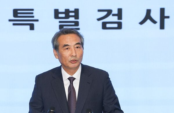 민중기&nbsp;특별검사가 29일 서울 종로구 KT광화문빌딩 웨스트빌딩 브리핑실에서 열린 최종 브리핑에서 발언하고 있다. [사진=연합뉴스]