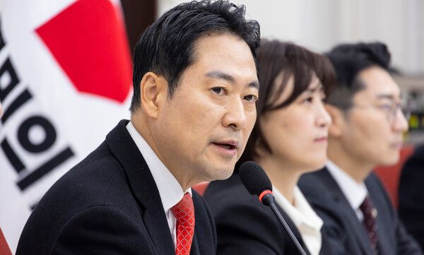 &nbsp;국민의힘&nbsp;장동혁&nbsp;대표가 28일 국회에서 열린 기자간담회에서 통일교 특검과 내란전담재판부법, 민주당의 3대 특검 종합 특별검사 추진과 관련한 발언을 하고 있다. [사진=연합뉴스]