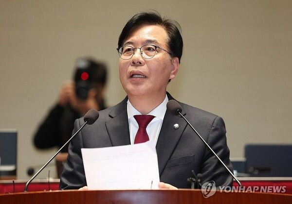 국민의힘&nbsp;송언석&nbsp;원내대표가 30일 서울 국회에서 열린 의원총회에서 발언하고 있다. [사진=연합뉴스]