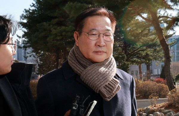 &nbsp;박성재&nbsp;전 법무부 장관이 4일 서울 서초구 서울고검에 마련된 조은석 내란특별검사팀 사무실에 출석하고 있다.[사진=연합뉴스]