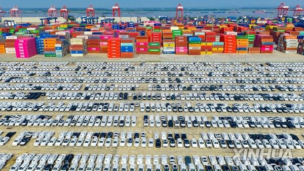 지난 10월 중국 난징, 선적 대기하는 중국 차량 [사진=신화통신/연합뉴스]