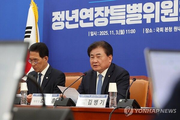 더불어민주당이 65세 정년연장 입법 연내 마무리를 목표로 내걸었다 [사진=연합뉴스]