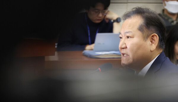 이상민 전 행정안전부 장관이 4일 서울 여의도 국회에서 열린 '윤석열 정부의 비상계엄 선포를 통한 내란 혐의 진상규명 국정조사 특별위원회' 청문회에서 답변을 거부한다고 말하고 있다. 2025.2.4 [사진=연합뉴스]