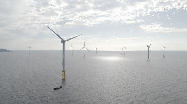 LG에너지솔루션이 국내 최대 규모 해상풍력단지인 제주 한림해상풍력단지의 재생에너지 입찰 서비스 운영사로 선정됐다. 사진은 제주 한림해상풍력단지. [사진=한림해상풍력]