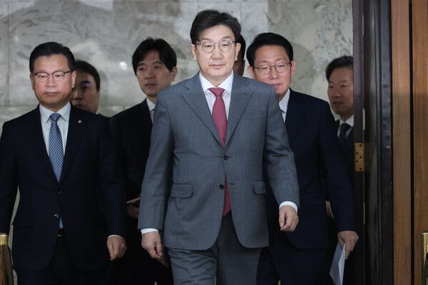 국민의힘&nbsp;권성동&nbsp;원내대표를 비롯한 원내지도부가 12일 서울 여의도 국회에서 열린 원내대책회의에 참석하고 있다. [사진=연합뉴스]