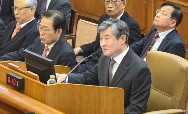 조태용 국가정보원장이 13일 서울 종로구 헌법재판소에서 열린 윤석열 대통령 탄핵 심판 8차 변론에 증인으로 출석해 답변하고 있다. 2025.2.13 [헌법재판소 제공. 재판매 및 DB 금지] [사진=연합뉴스]