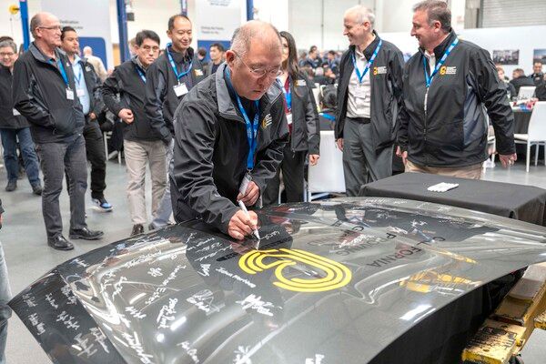 정의선 현대차그룹 회장이 최근&nbsp;미국 캘리포니아에 위치한 모하비주행시험장 설립 20주년 기념 행사에 참석했다. [사진=현대차그룹]