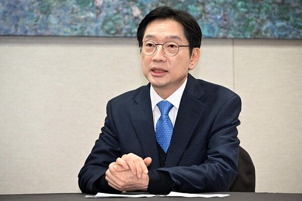 김경수 전 경남도지사가 13일 국회에서 더불어민주당 이재명 대표를 만나 인사말을 하고 있다. 2025.2.13 [공동취재] [사진=연합뉴스]