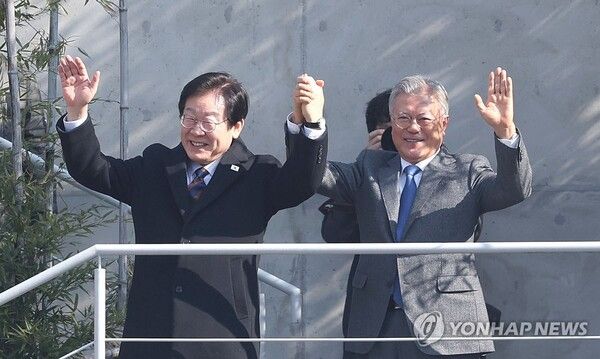 이재명 대표와 문재인 전 대통령 [사진=연합뉴스]