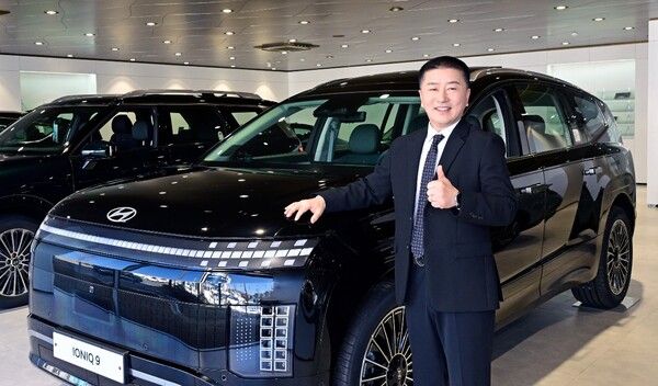 현대자동차는 20일 2024년 전국 판매 우수자 ‘승용 10인 및 상용 3인’의 명단을 공개하며 대전지점 김기양 영업이사(만 56세)가 승용 최다 판매 직원에 선정됐다고 밝혔다. [사진=현대자동차]