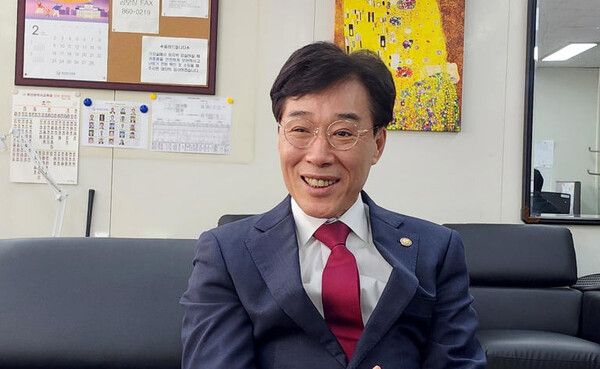 최윤홍 부산시교육감 권한대행[[사진=연합뉴스]