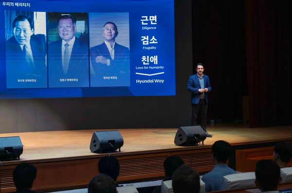 호세 무뇨스 사장이 타운홀 미팅에서 메시지를 전달하는 모습. [사진=현대차그룹]