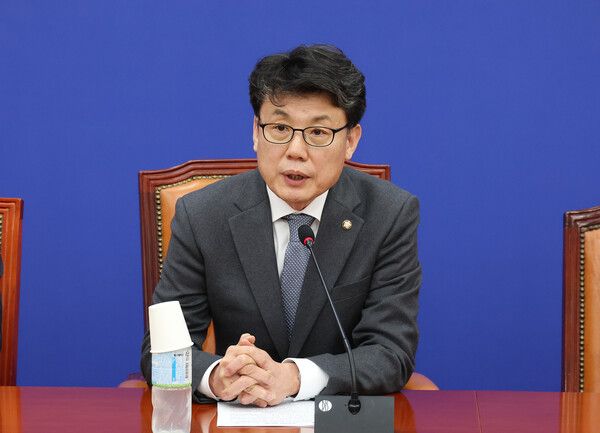 더불어민주당 진성준 정책위의장이 6일 국회에서 열린 정책현안 기자간담회에서 발언하고 있다. 2025.2.6 [사진=연합뉴스]