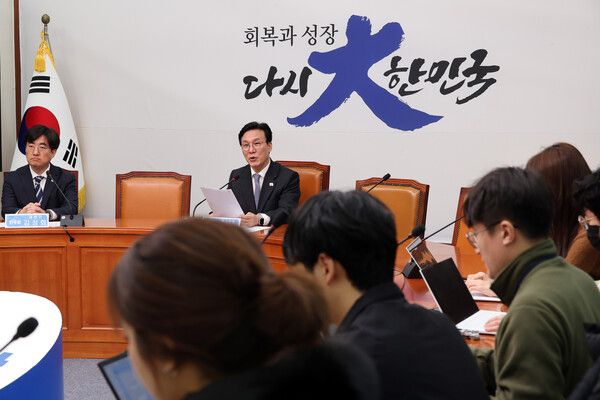 더불어민주당 김민석 최고위원이 23일 서울 여의도 국회에서 기자간담회를 하고 있다. [사진=연합뉴스]