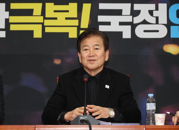 12일 오전 국회에서 열린 더불어민주당 내란특위 외환유치죄 진상조사단 기자간담회에서 단장인 정동영 의원이 발언하고 있다. 2025.1.12 [사진=연합뉴스]