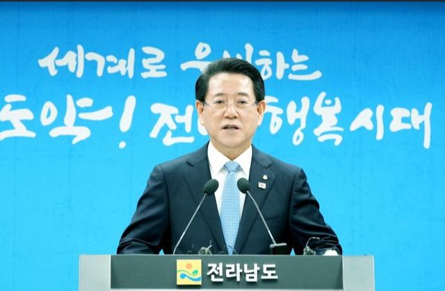 김영록 전남지사가 5일 신년 기자간담회에서 