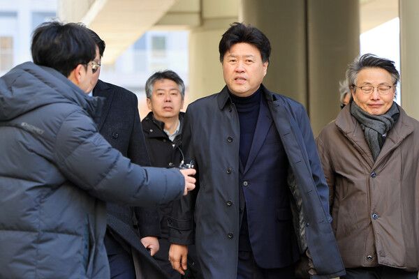 정치자금법 위반 혐의로 재판에 넘겨진 김용 전 민주연구원 부원장이 6일 서울 서초구 서울고등법원에서 열린 2심 선고 공판에 출석하고 있다. 2025.2.6 [사진=연합뉴스]