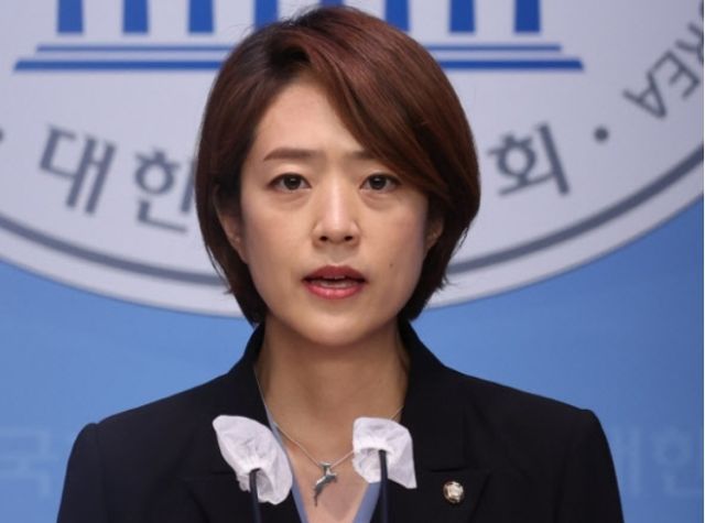 고민정 의원이 유시민 전 이사장의 비명 주자들의 '인물평 독설'에 