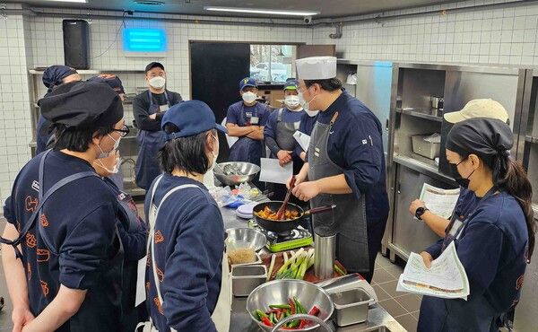 [사진=제너시스BBQ]