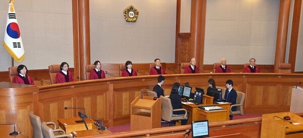 이창수 중앙지검장 등 검사 3인 및 최재해 감사원장에 대한 탄핵심판 선고가 열린 13일 서울 종로구&nbsp;헌법재판소&nbsp;심판정에서 재판관들이 자리에 착석해 있다. 왼쪽부터 정계선, 김복형, 정정미, 이미선, 문형배, 김형두, 정형식, 조한창 헌재 재판관. [사진=연합뉴스]