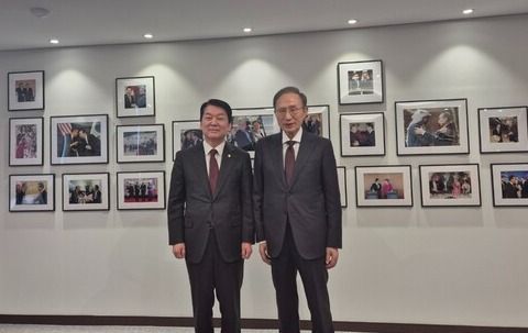 안철수 국민의힘 의원이 17일 오전 서울 서초구 이명박 재단 사무실에서 이명박 전 대통령을 예방했다. [사진=의원실 제공]