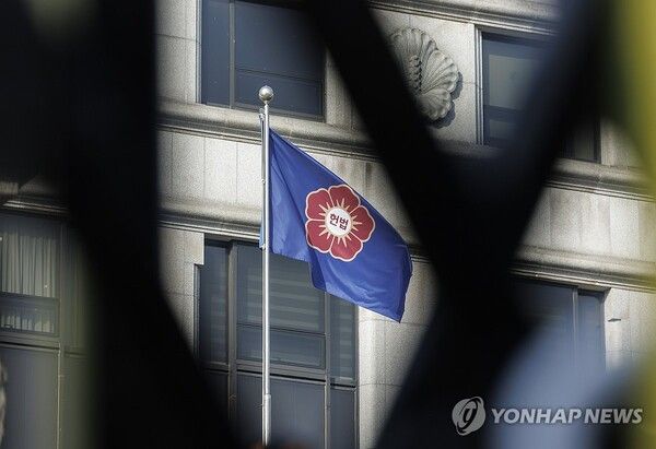 헌법재판소의 윤석열 대통령 탄핵 선고가 임박했다는 전망이 나오며 정치권의 긴장이 고조되고 있다 [사진=연합뉴스]