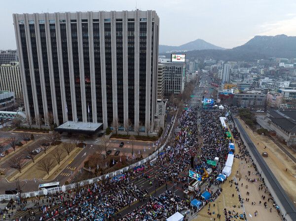 삼일절인 1일 서울 경복궁 광화문 인근에서 윤석열즉각퇴진·사회대개혁 비상행동 주최 윤 대통령 탄핵 찬성 집회가 열리고 있다. [사진=연합뉴스]