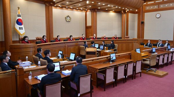 한덕수&nbsp;국무총리 탄핵심판 첫 변론기일이 열린 지난달 19일 서울 헌법재판소 대심판정에서 헌법재판관들이 심판정에 들어서 있다.[사진=연합뉴스]