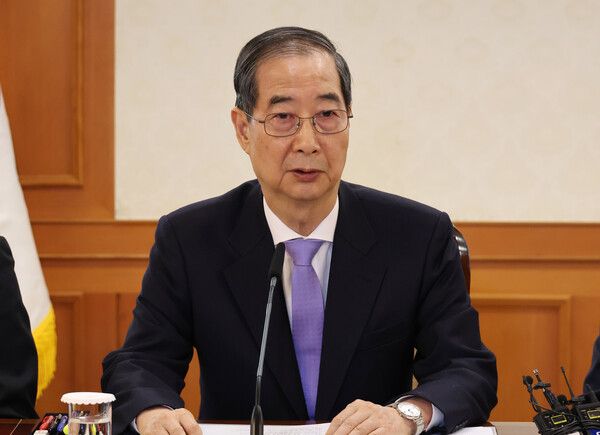 한덕수&nbsp;대통령 권한대행 국무총리가 24일 정부서울청사에서 국무위원간담회를 주재하고 있다. [사진=연합뉴스]