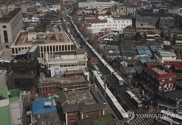 헌재 앞 차벽 세운 경찰 [사진=연합뉴스]