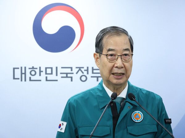 &nbsp;한덕수&nbsp;대통령 권한대행 국무총리가 26일 정부서울청사에서&nbsp;산불&nbsp;예방 관련 대국민담화를 하고 있다. [사진=연합뉴스]