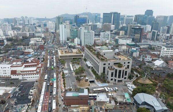 헌법재판소가 윤석열 대통령 탄핵심판의 변론을 종결한 뒤 아직 선고일을 지정하지 못하면서 대통령 탄핵 사건 중 최장기간 숙의를 거듭하고 있다. 2004년 노무현 전 대통령의 경우 변론종결부터 선고까지 14일, 2017년 박근혜 전 대통령 때는 11일이 걸렸다.[사진=연합뉴스]