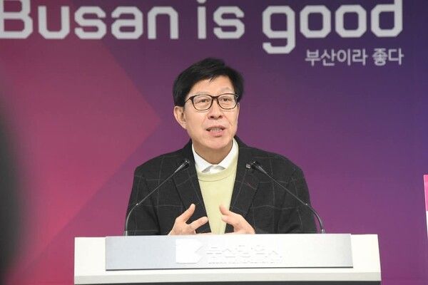박형준 부산시장이 4일 오전 시청 기자회견장에서 올해 첫 추경 편성안을&nbsp;