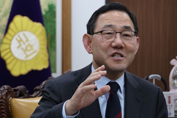 국민의힘 헌법개정특별위원회(개헌특위) 위원장을 맡은&nbsp;주호영&nbsp;국회 부의장이 4일 서울 여의도 집무실에서 첫 회의 내용에 대해 설명하고 있다. [사진=연합뉴스]