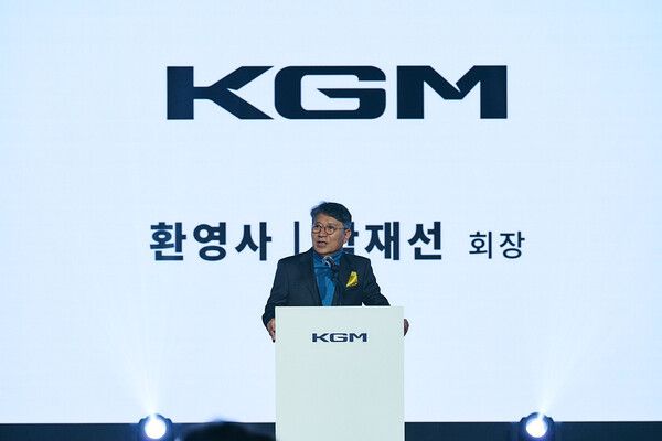 곽재선 KGM 회장이 5일&nbsp;경기도 평택 KGM본사에서 열린 ’무쏘EV‘ 신차발표회에서 환영사를 하고 있다. [사진=KGM]