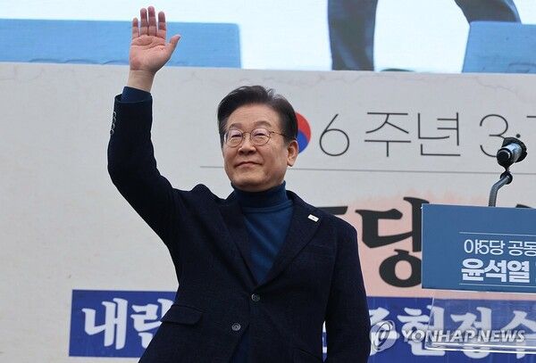 차기 대권주자 선호도 조사에서 이재명 더불어민주당 대표가 35%로 여전히 1위를 기록한 것으로 나타났다 [사진=연합뉴스]