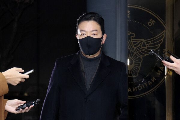 김성훈 대통령경호처 차장이 지난 1월 24일 오전 윤석열 대통령에 대한 체포영장 1차 집행을 저지한 혐의 조사를 위해 서울 서대문구 경찰청 국가수사본부 특별수사단에 출석하고 있다.[사진=연합뉴스]