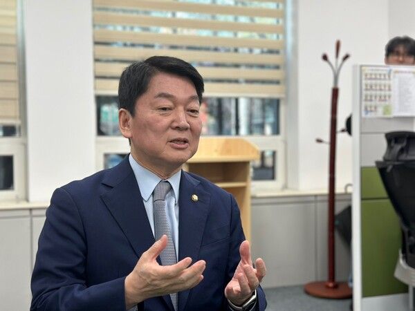 안철수 국민의힘 의원은 민주당의 연이은 탄핵이 정부를 무너뜨리고 있다고 지적했다.[사진=연합뉴스]