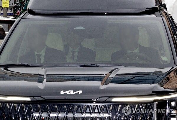 윤석열 전 대통령이 14일 내란죄 첫 재판에 참석했다 [사진=연합뉴스]