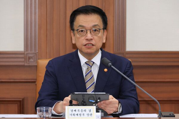 최상목 부총리 겸 기획재정부 장관이 15일 서울 종로구 정부서울청사에서 열린 경제관계장관회의 겸 산업경쟁력강화 관계장관회의에서 발언하고 있다. [사진=연합뉴스]